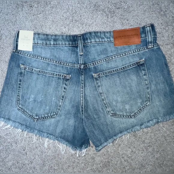 NWT Lucky Brand The Cut Off Distressed Jean Shorts Size 6/28 - Picture 5 of 9